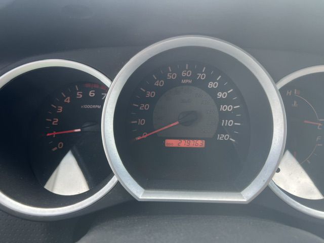 Photo 8 of this TOYOTA TACOMA