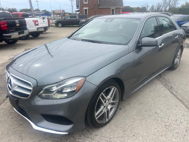 Photo 3 of this MERCEDES-BENZ E-CLASS
