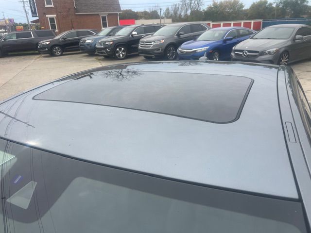 Photo 8 of this MERCEDES-BENZ E-CLASS