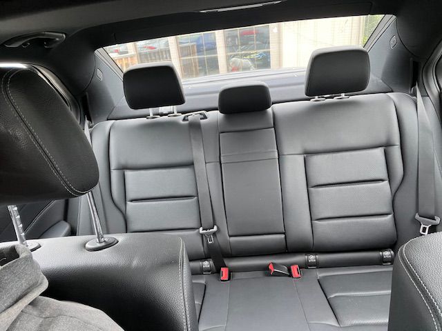 Photo 11 of this MERCEDES-BENZ E-CLASS