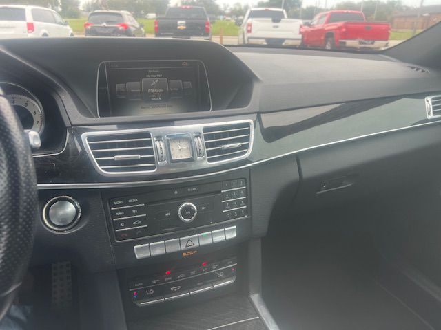 Photo 12 of this MERCEDES-BENZ E-CLASS