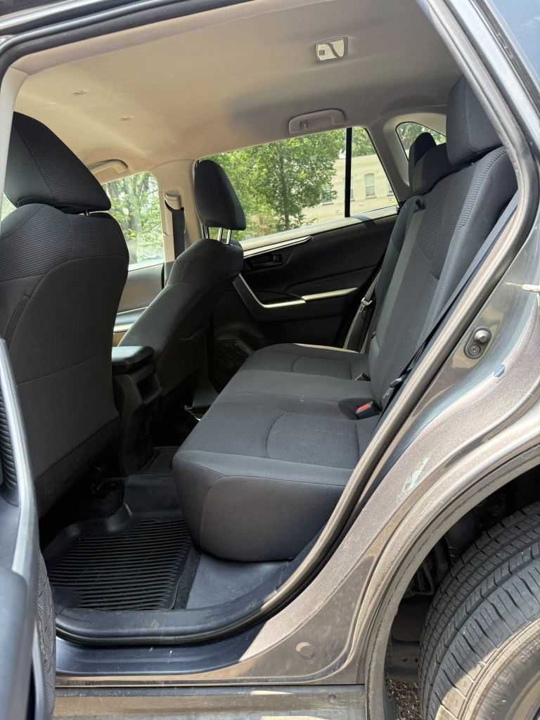 Photo 9 of this TOYOTA RAV4