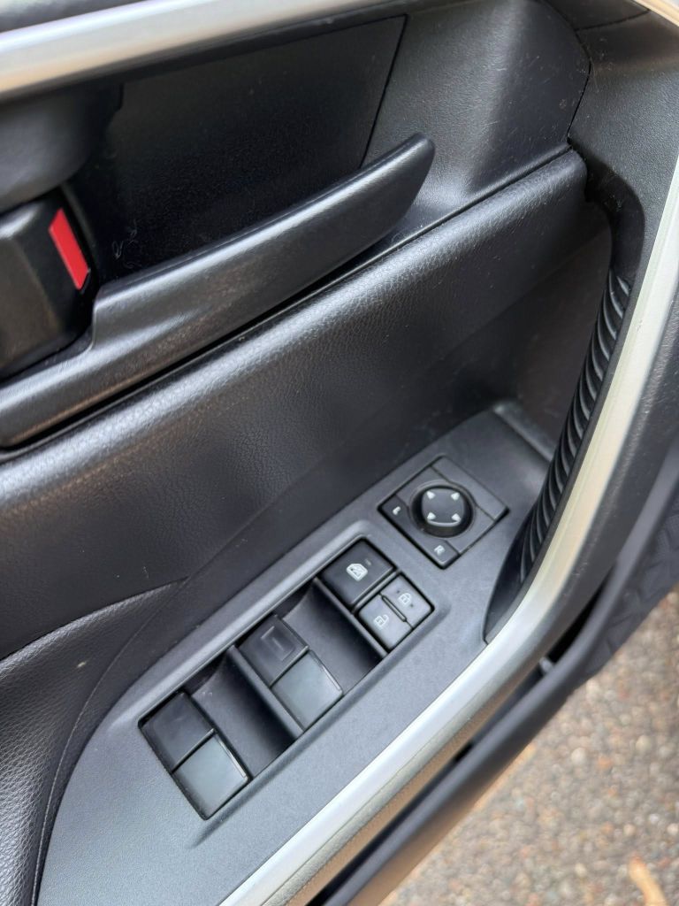 Photo 10 of this TOYOTA RAV4