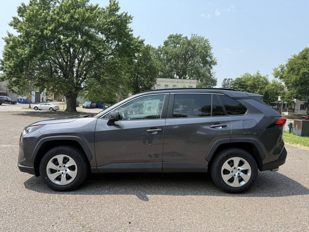 Photo 2 of this TOYOTA RAV4