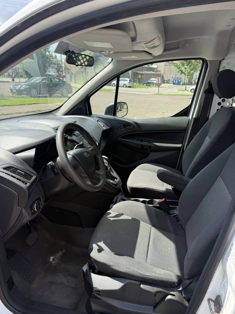 Photo 4 of this FORD TRANSIT CONNECT