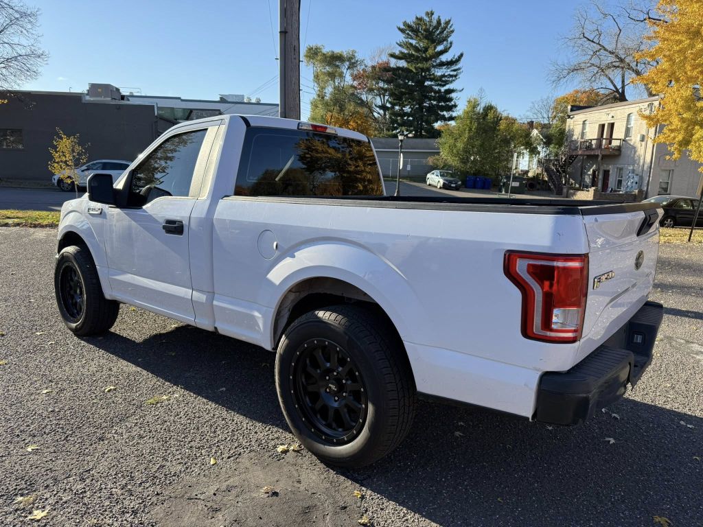 Photo 4 of this FORD F150