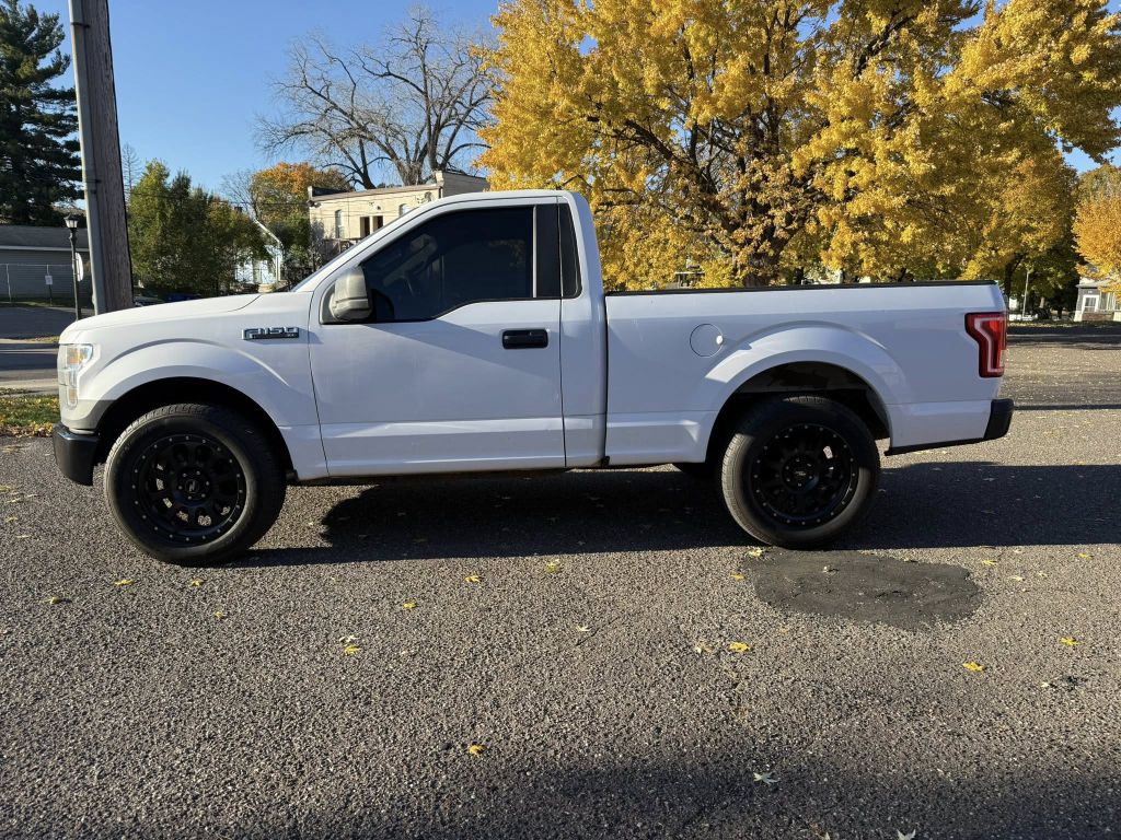 Photo 3 of this FORD F150