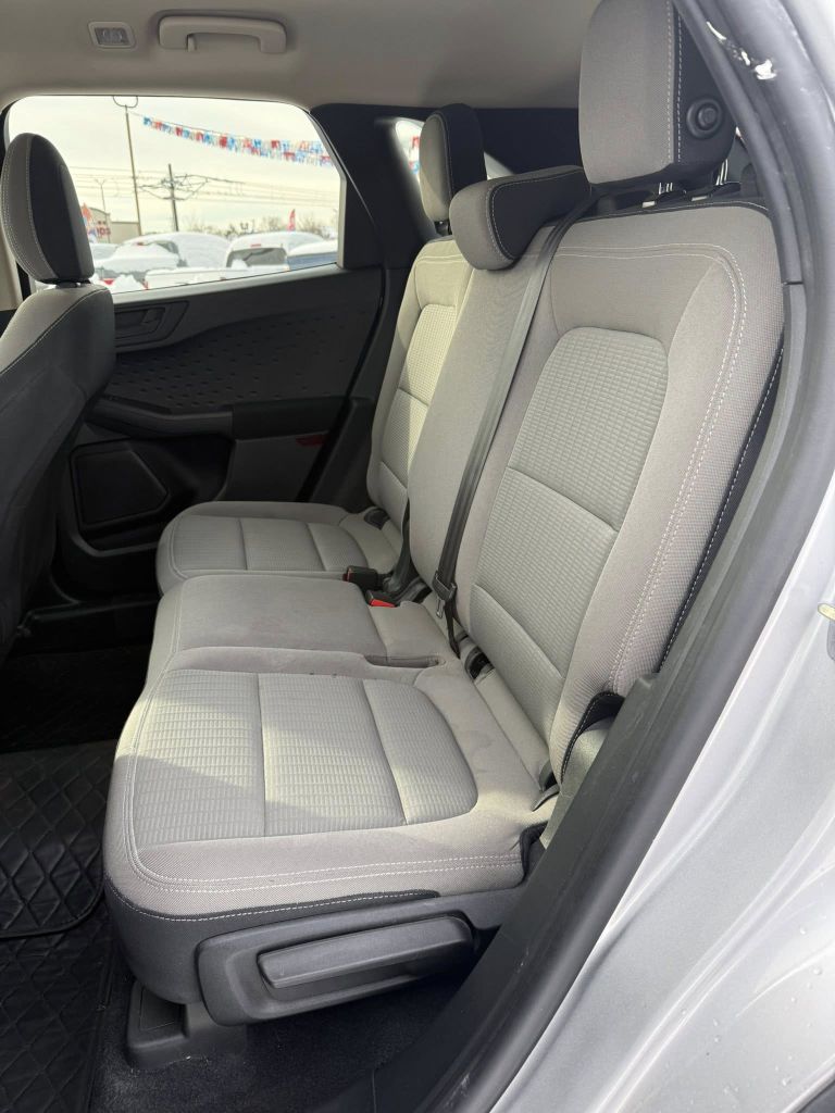 Photo 7 of this FORD ESCAPE