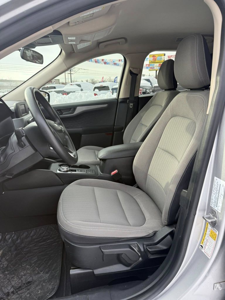 Photo 8 of this FORD ESCAPE