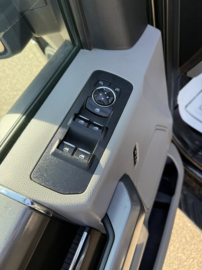 Photo 10 of this FORD F150