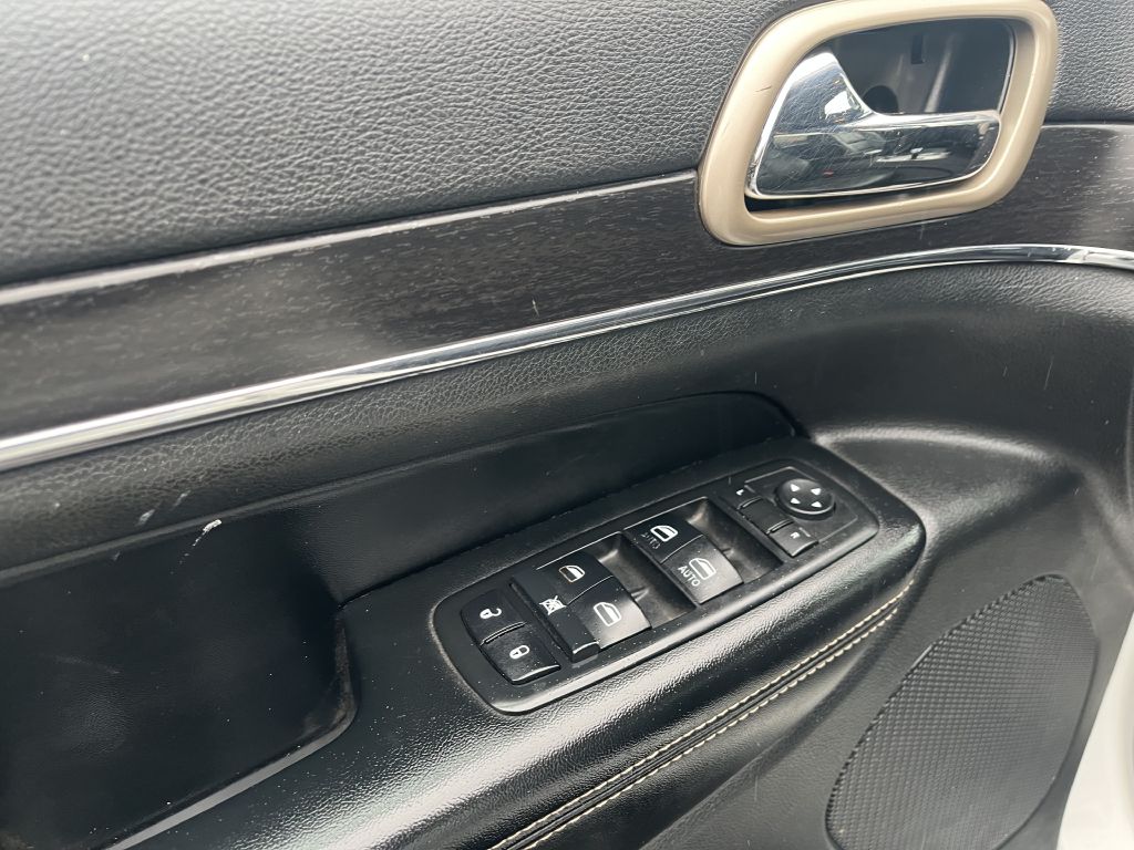 Photo 13 of this JEEP GRAND CHEROKEE