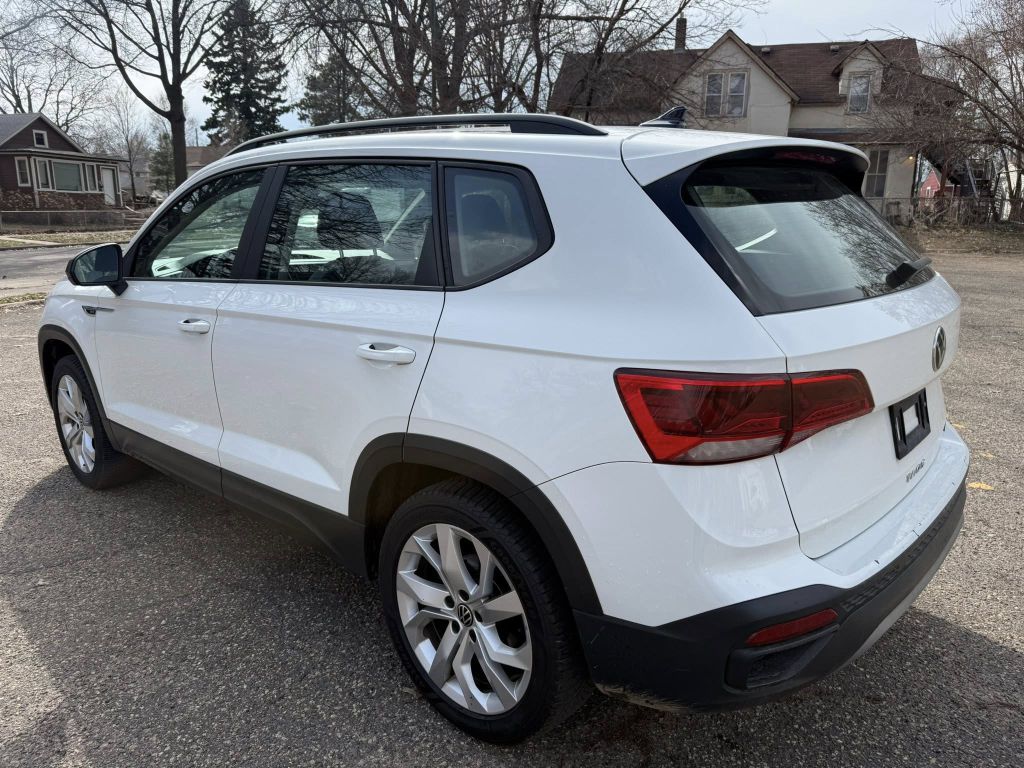 Photo 3 of this VOLKSWAGEN TAOS