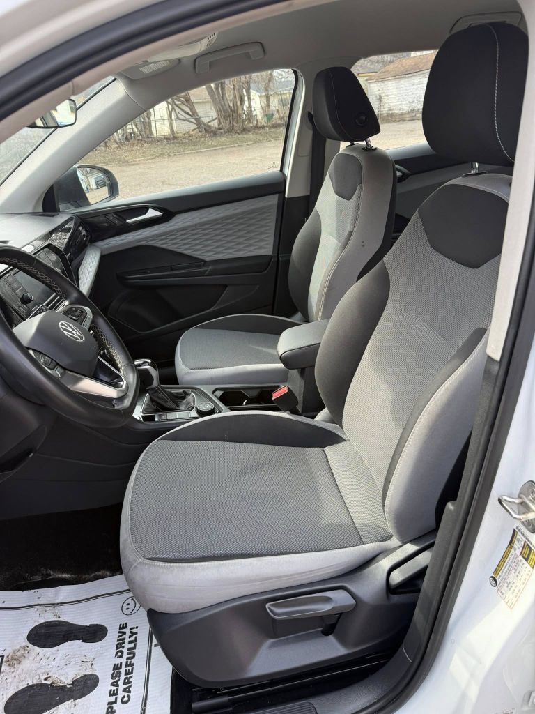Photo 8 of this VOLKSWAGEN TAOS