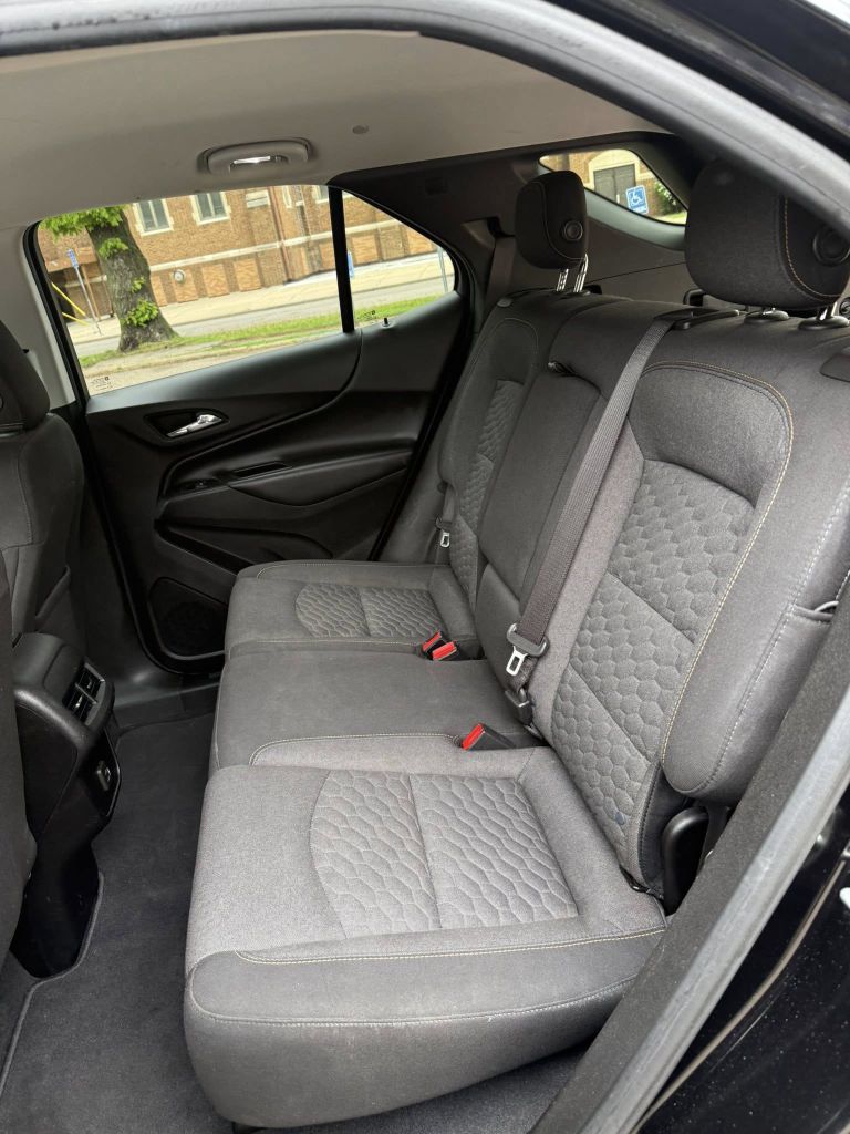 Photo 10 of this CHEVROLET EQUINOX