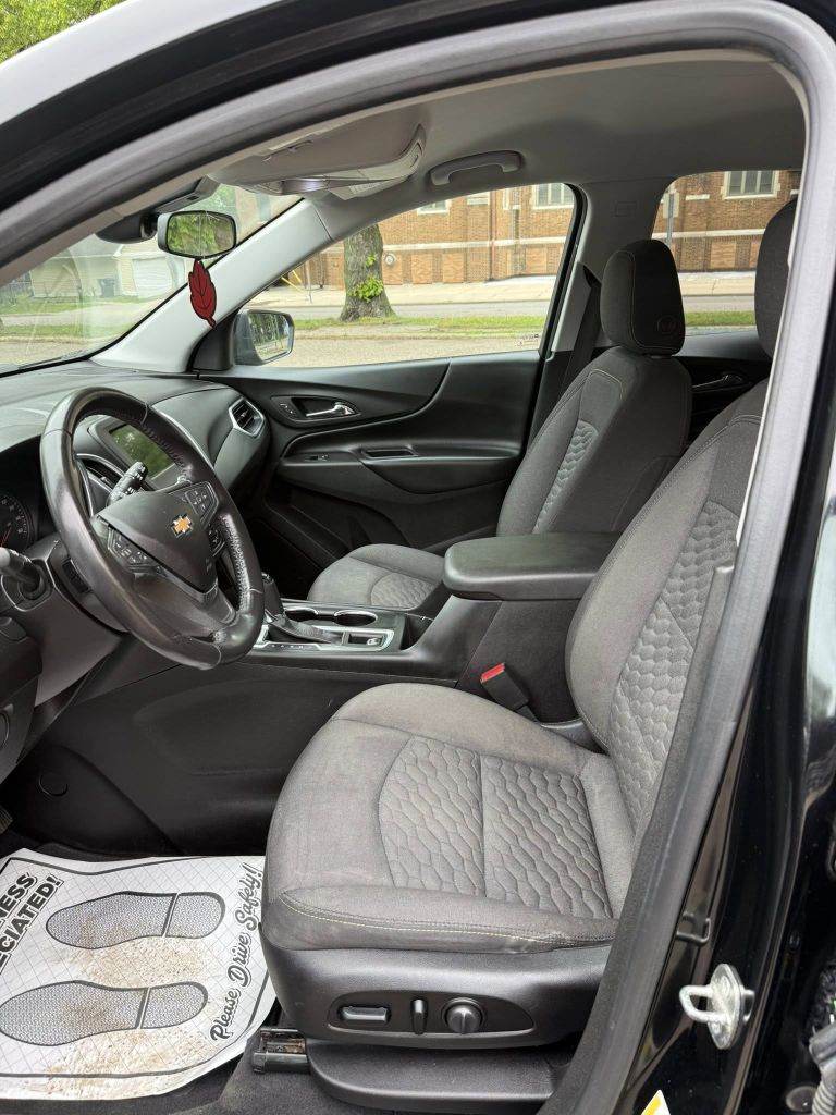 Photo 9 of this CHEVROLET EQUINOX