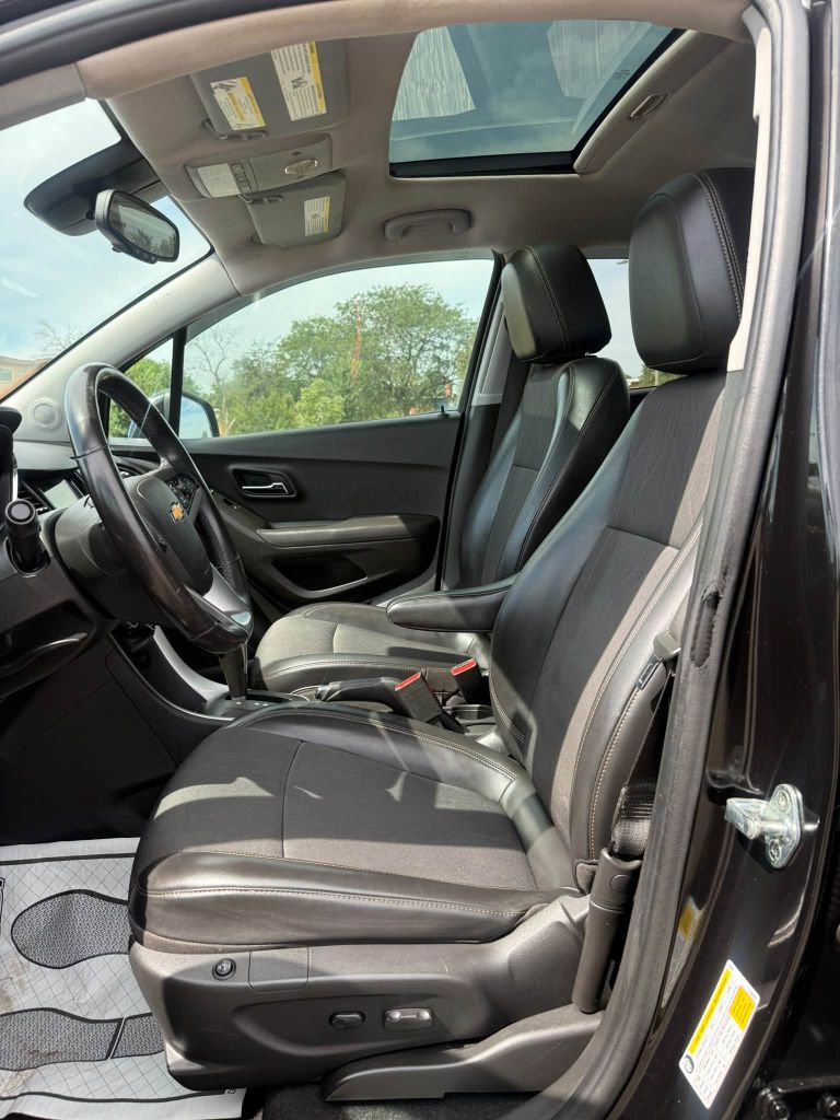 Photo 9 of this CHEVROLET TRAX
