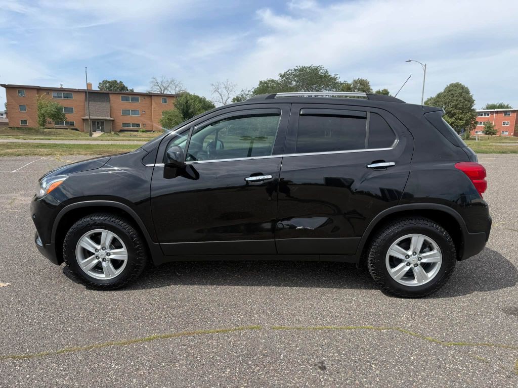Photo 3 of this CHEVROLET TRAX