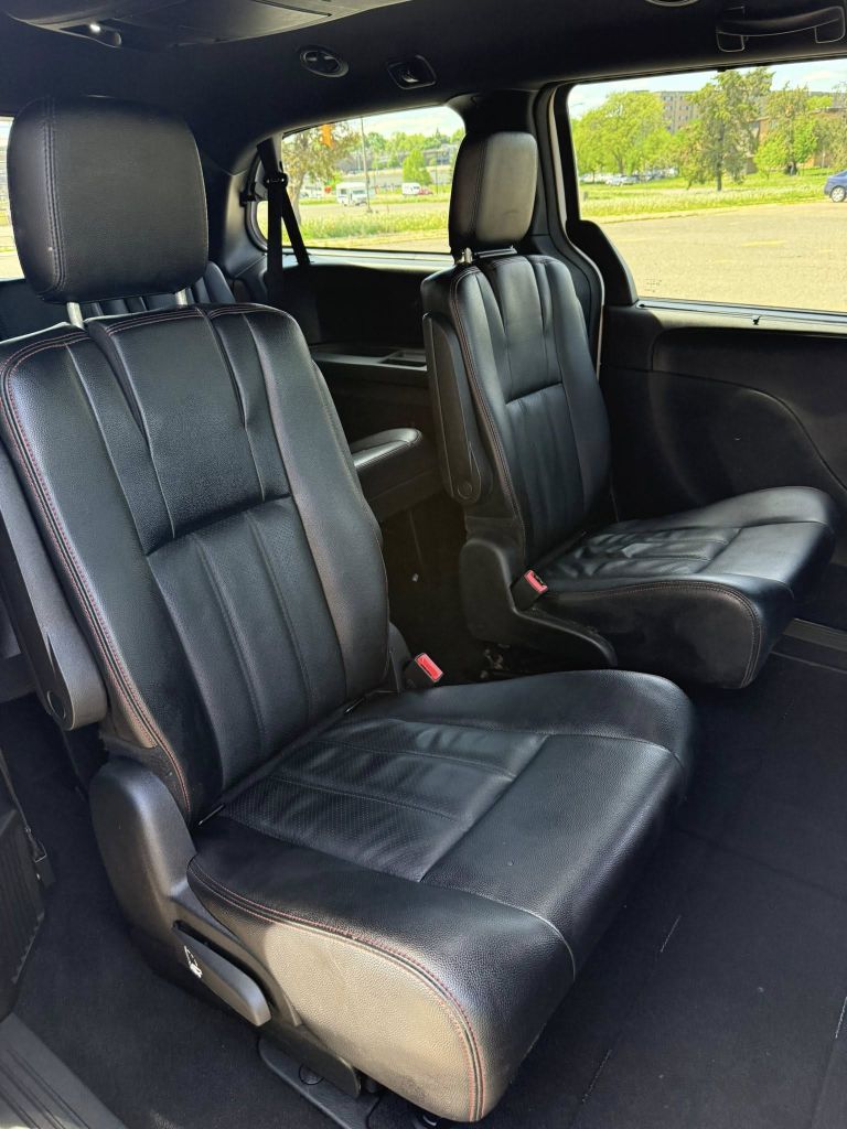 Photo 8 of this DODGE GRAND CARAVAN