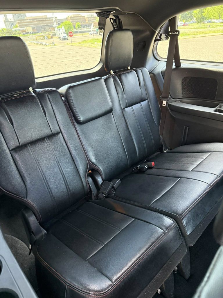 Photo 9 of this DODGE GRAND CARAVAN