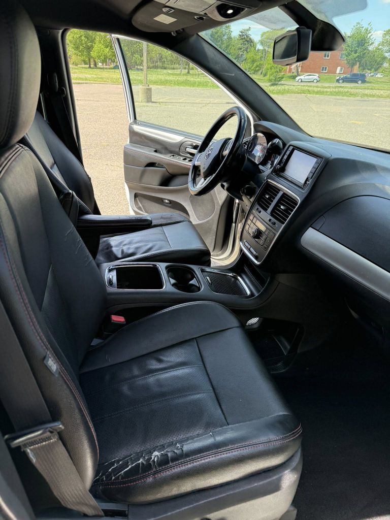 Photo 7 of this DODGE GRAND CARAVAN