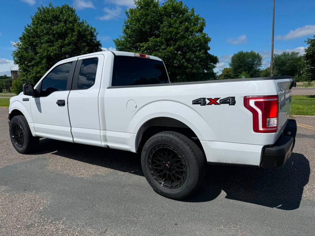 Photo 4 of this FORD F150