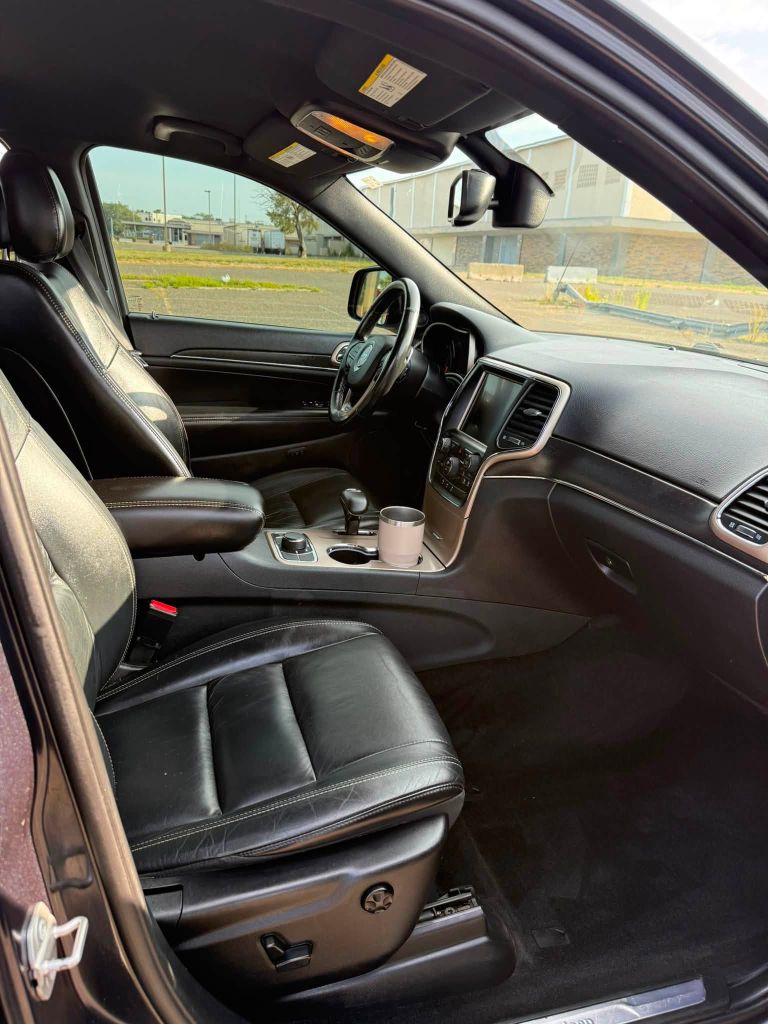 Photo 8 of this JEEP GRAND CHEROKEE
