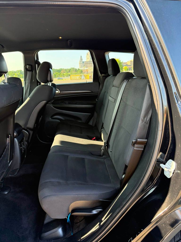 Photo 8 of this JEEP GRAND CHEROKEE