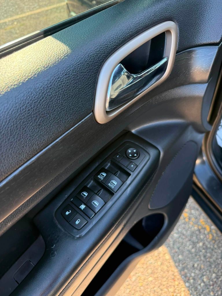 Photo 9 of this JEEP GRAND CHEROKEE