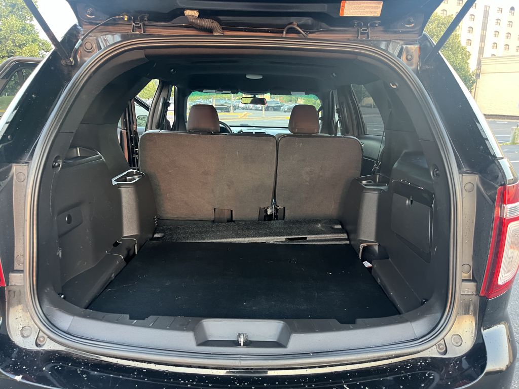 Photo 15 of this FORD EXPLORER
