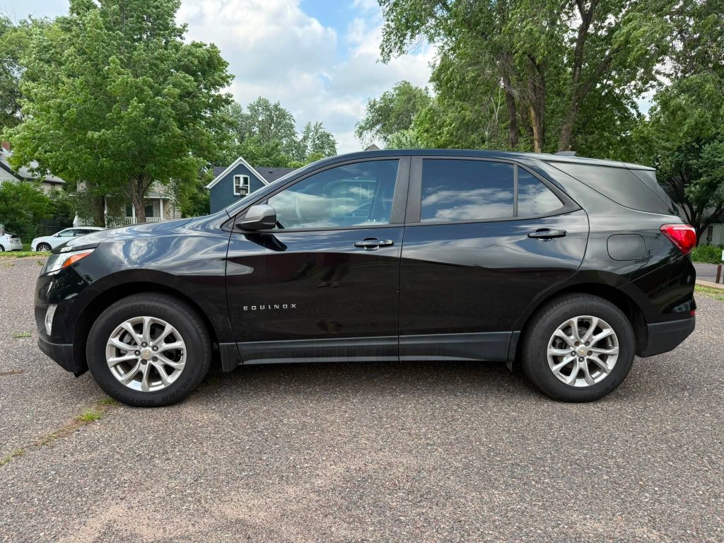 Photo 3 of this CHEVROLET EQUINOX