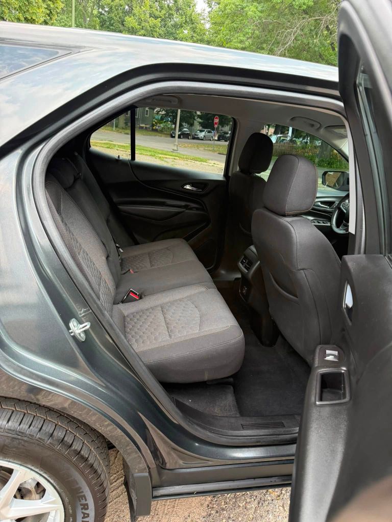 Photo 8 of this CHEVROLET EQUINOX