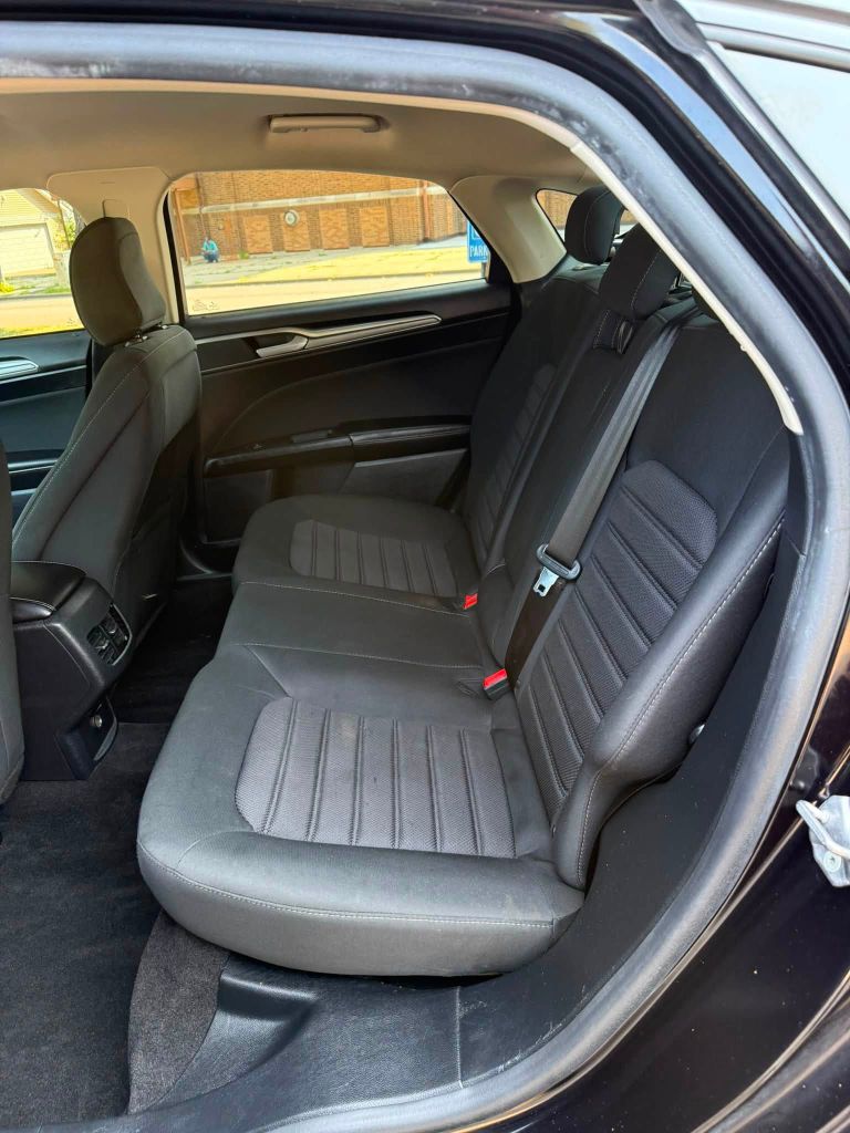 Photo 8 of this FORD FUSION