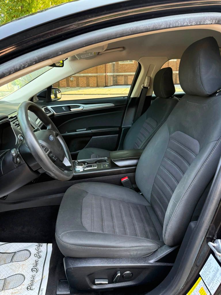 Photo 7 of this FORD FUSION