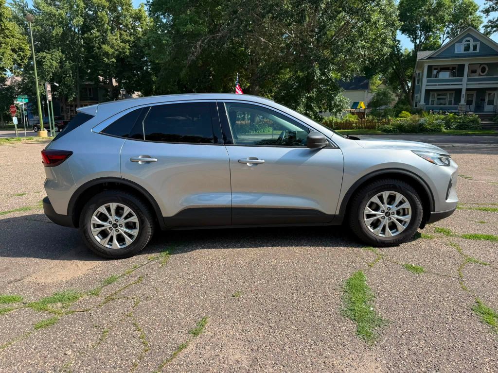 Photo 5 of this FORD ESCAPE