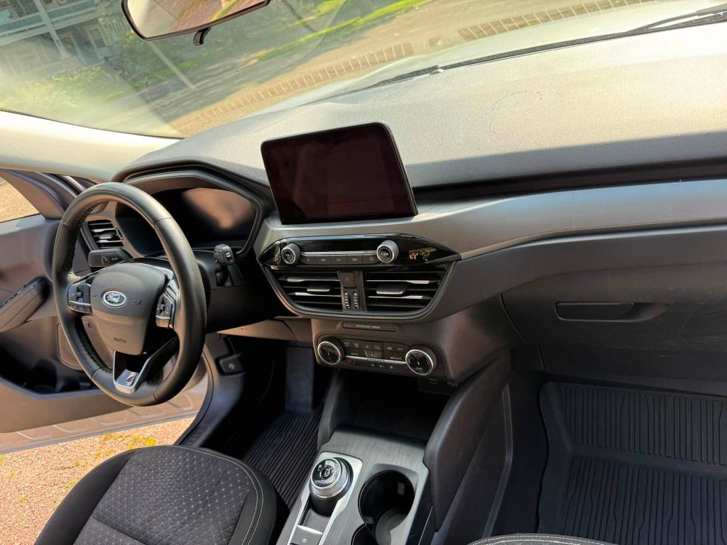 Photo 7 of this FORD ESCAPE