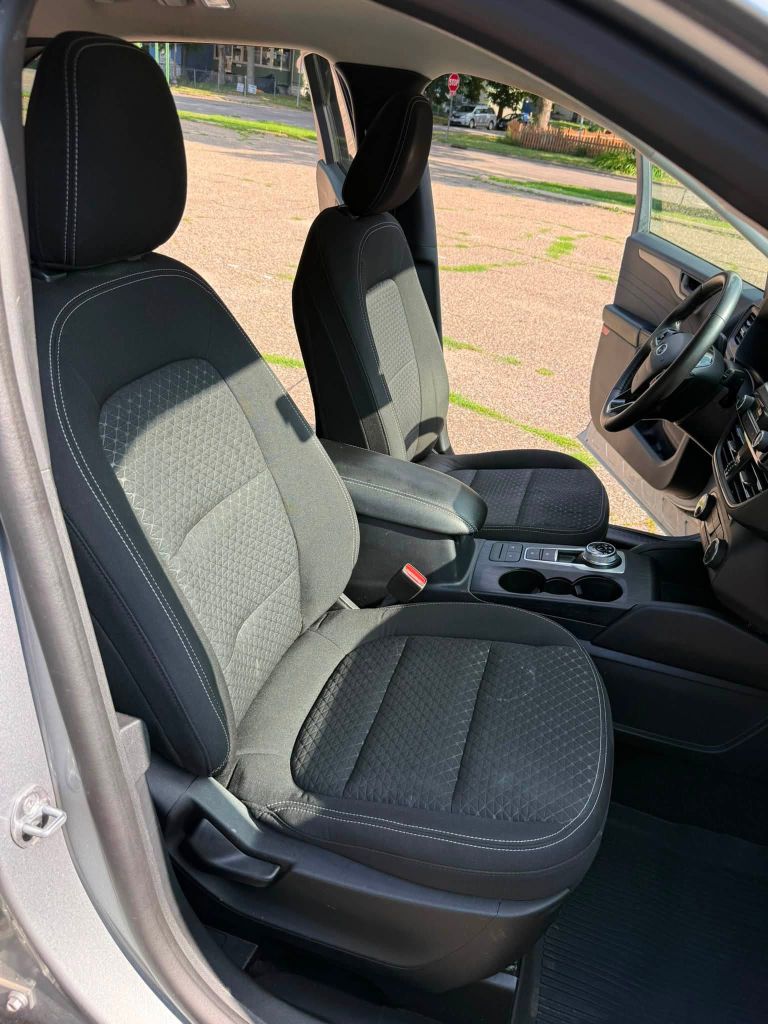 Photo 8 of this FORD ESCAPE