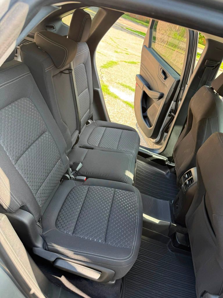 Photo 9 of this FORD ESCAPE