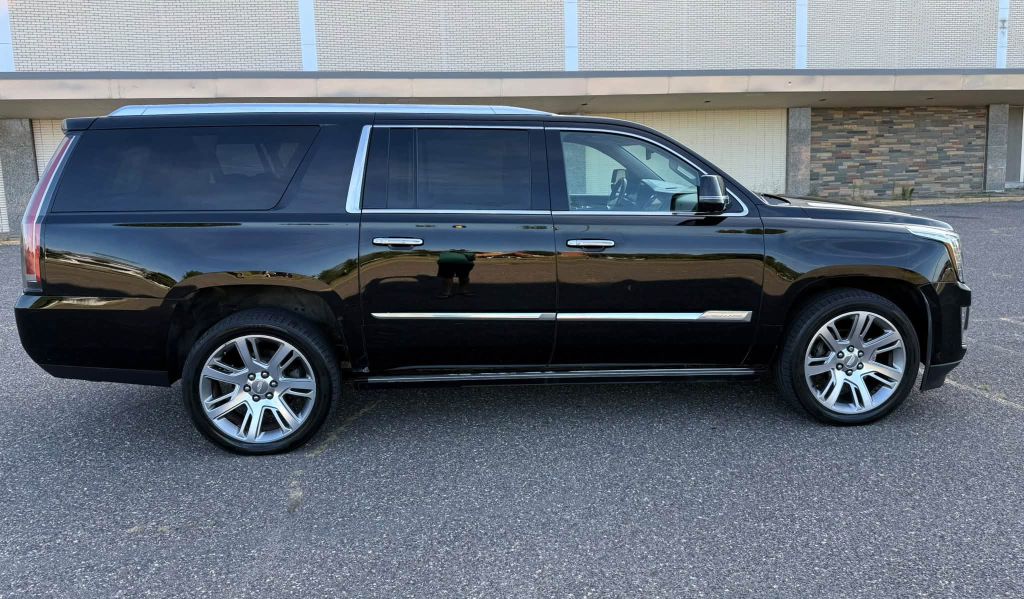 Photo 6 of this CADILLAC ESCALADE