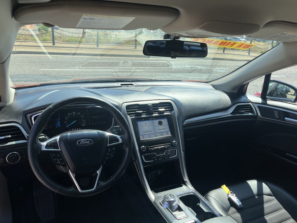 Photo 12 of this FORD FUSION