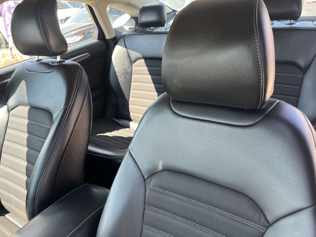 Photo 11 of this FORD FUSION
