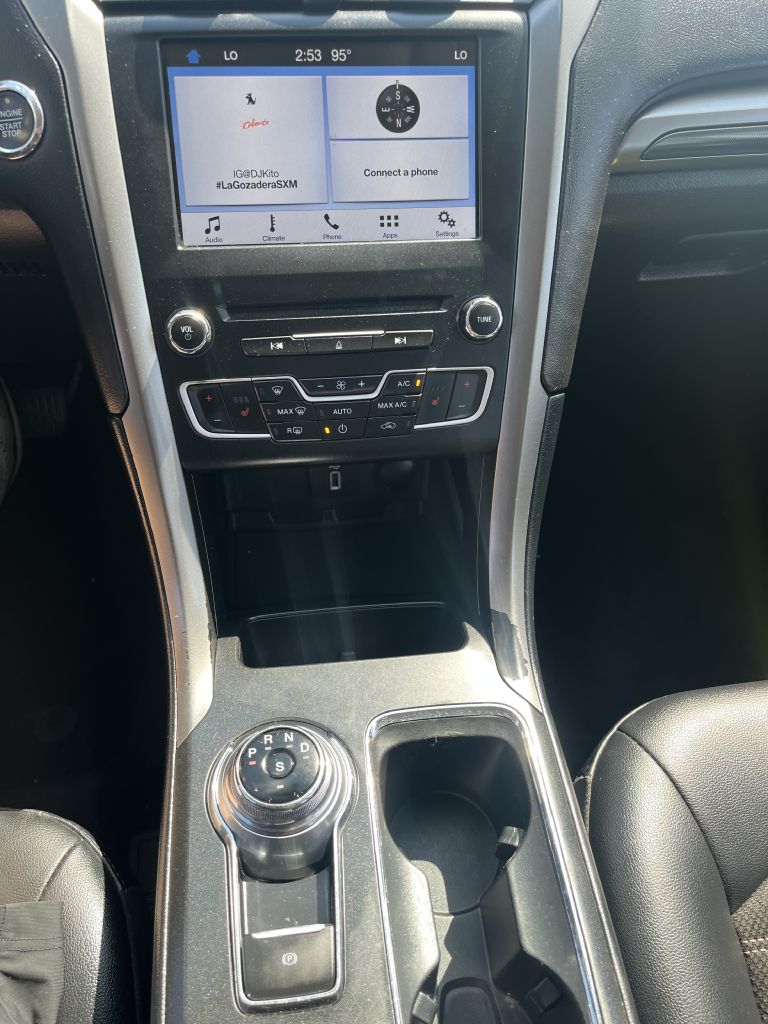 Photo 13 of this FORD FUSION