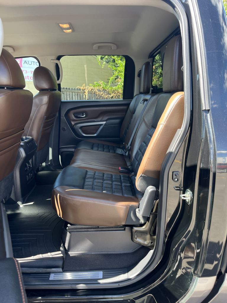 Photo 13 of this NISSAN TITAN