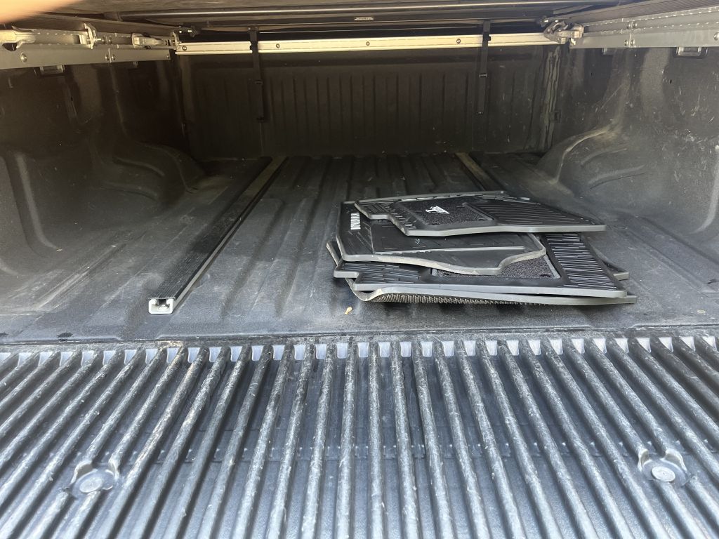 Photo 16 of this NISSAN TITAN