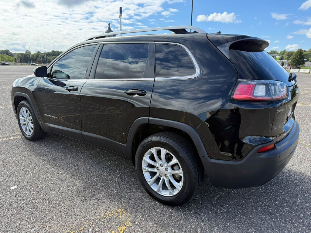 Photo 4 of this JEEP CHEROKEE