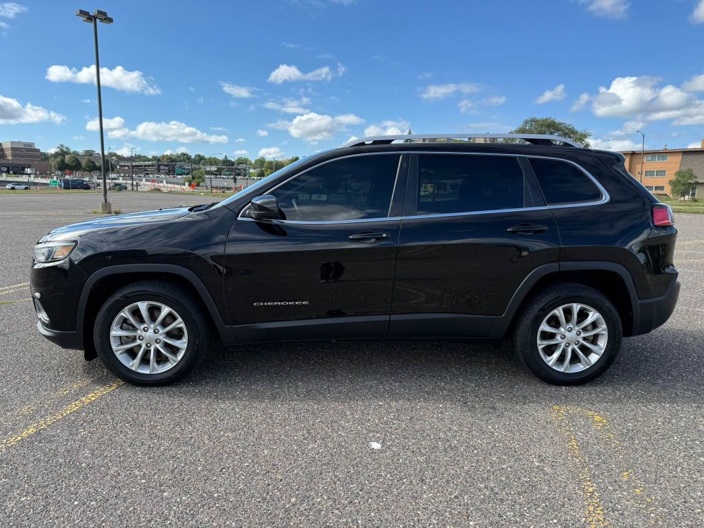 Photo 3 of this JEEP CHEROKEE