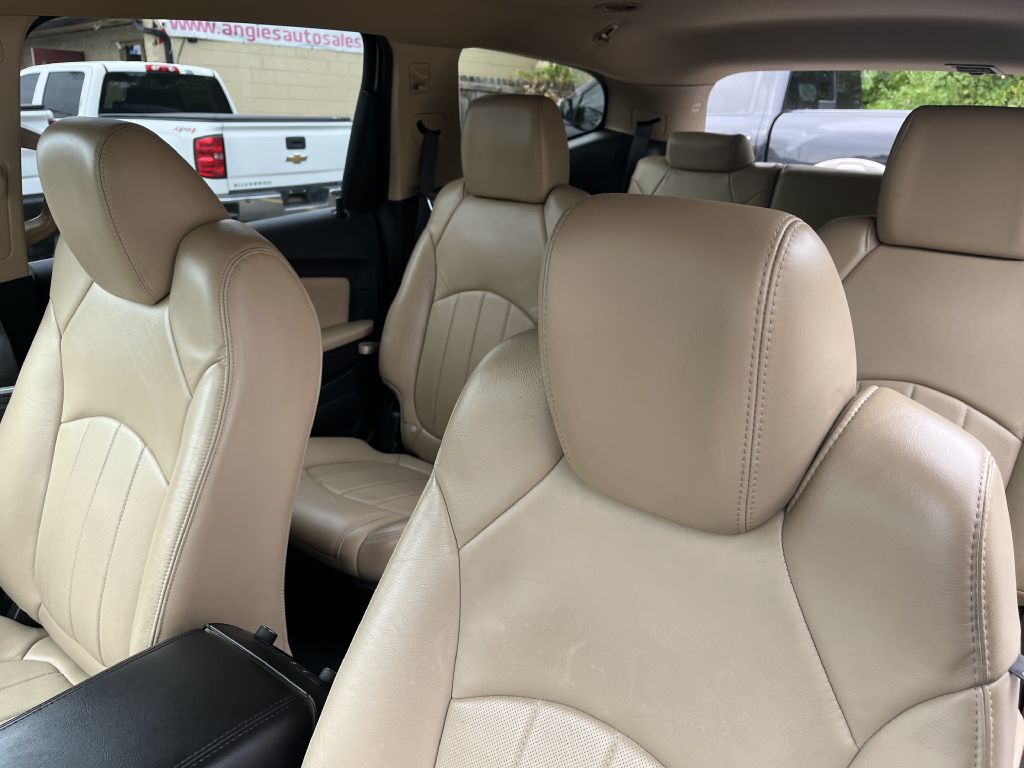 Photo 10 of this CHEVROLET TRAVERSE