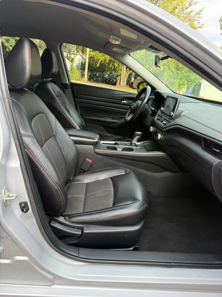 Photo 9 of this NISSAN ALTIMA