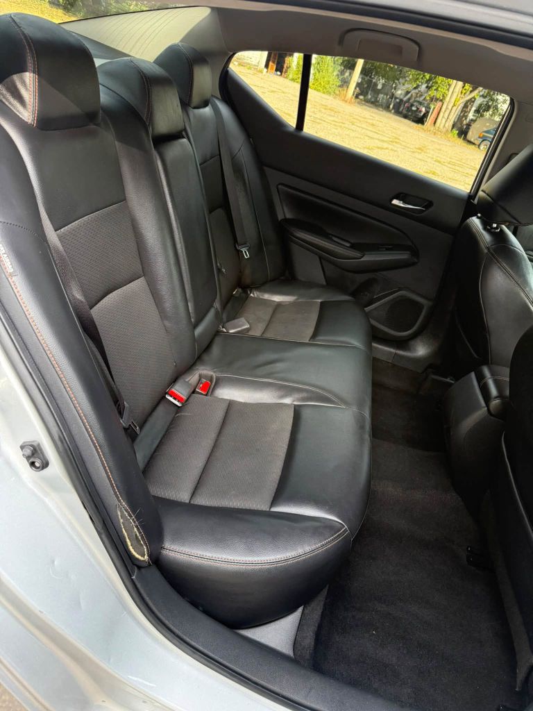 Photo 10 of this NISSAN ALTIMA