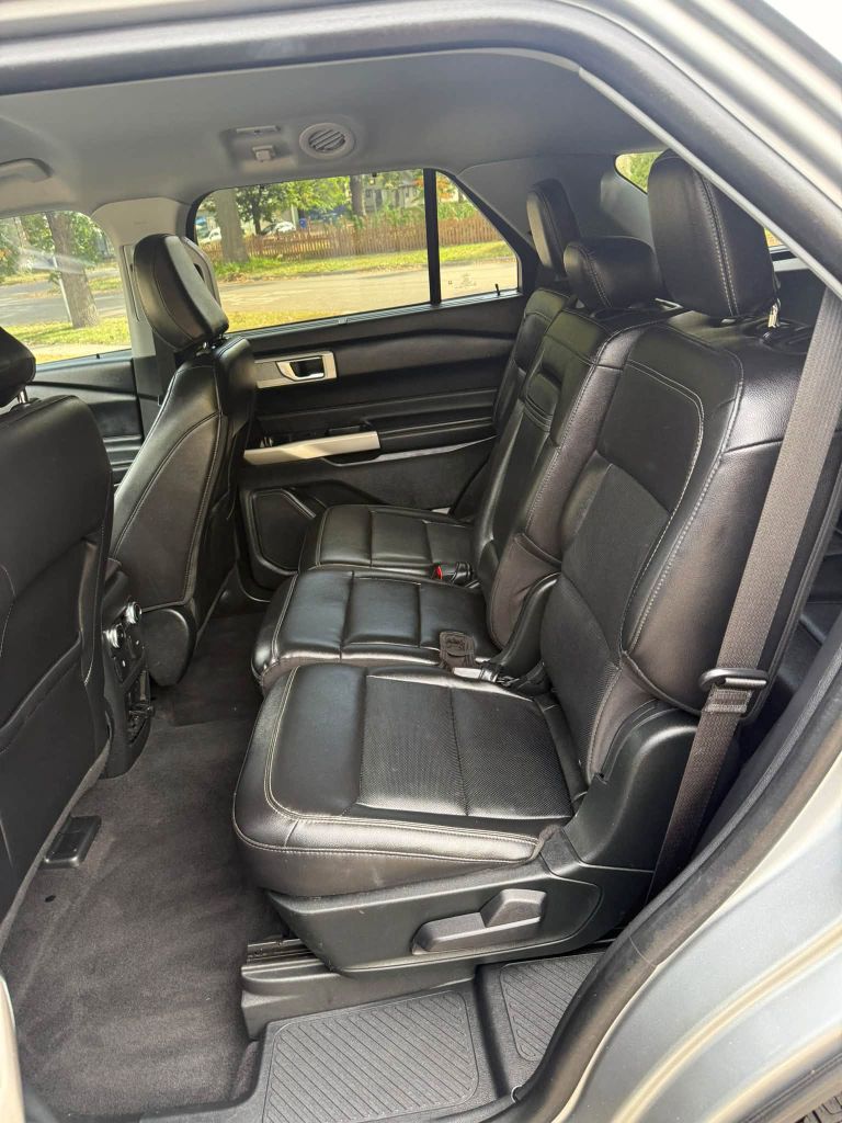 Photo 10 of this FORD EXPLORER