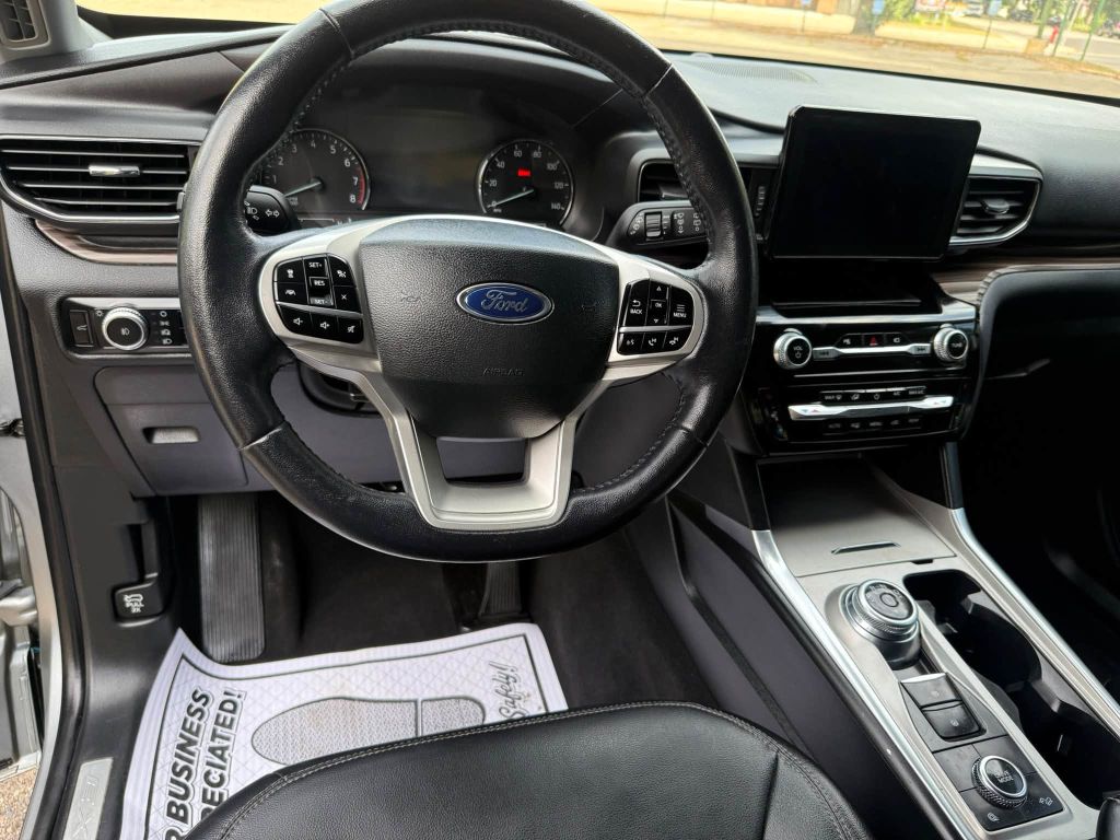 Photo 8 of this FORD EXPLORER